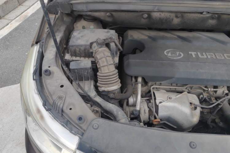 Used Baojun 730 2016 1.5T Manual Luxury Edition 7 Seats Engine Bay Right