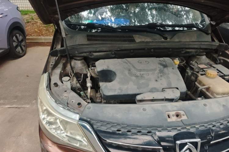 Used Baojun 730 2016 1.5L Manual Comfort Version 7 Seats China V Emission Standard Engine Bay Right