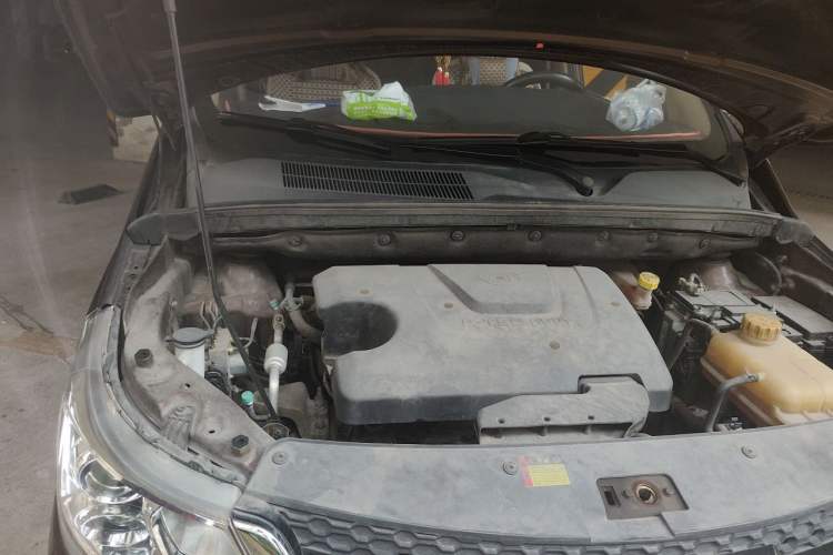 Used Baojun 730 2016 1.5L Manual Comfort Version 7 Seats China V Emission Standard Engine Bay Right