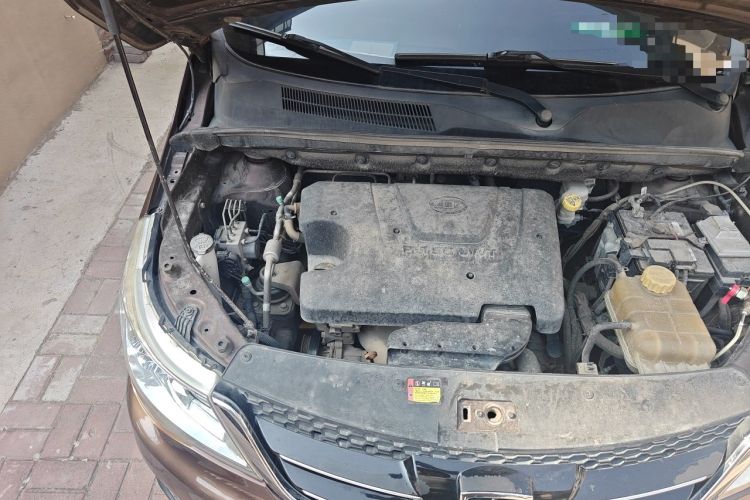 Used Baojun 730 2016 1.5L Manual Comfort Version 7 Seats China V Emission Standard Engine Bay Right
