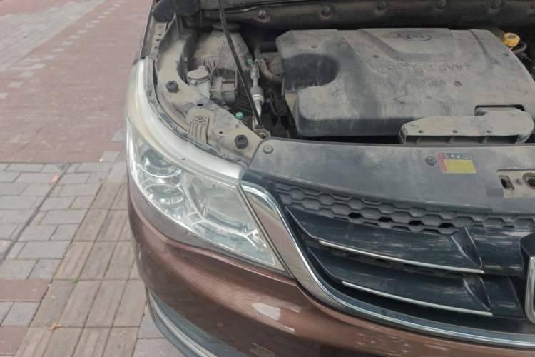 Used Baojun 730 2016 Revised 1.5L Manual Standard Version 7 Seats China V Emission Standard Engine Bay Right