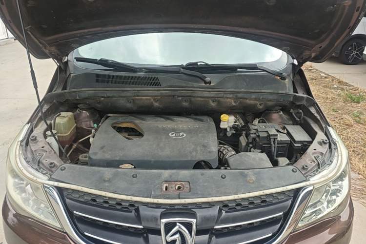 Used Baojun 730 2016 1.8L iAMT Luxury Model 7 Seats Engine Bay