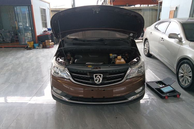 Used Baojun 730 2016 1.5L Manual Comfort Version 7 Seats China V Emission Standard Engine Bay