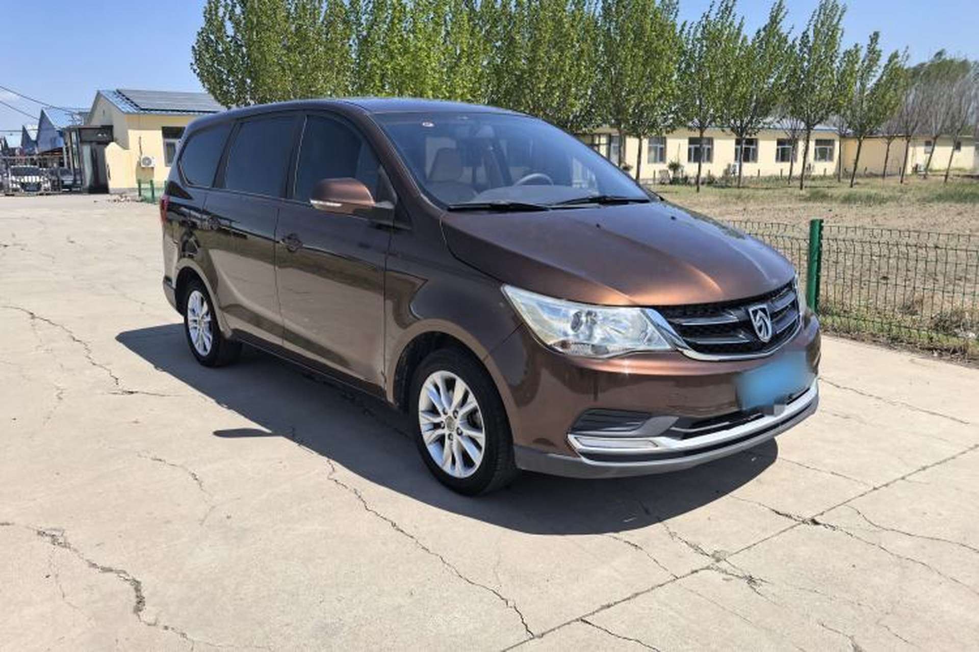 Used Baojun 730 2016 1.5L Manual Standard Version 7 Seats Exterior 3