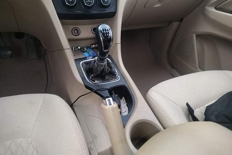 Used Baojun 730 2016 1.5T Manual Standard Version 7 Seats Gear Lever