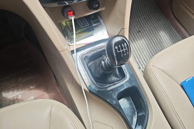 Used Baojun 730 2016 1.5T Manual Luxury Edition 7 Seats Gear Lever