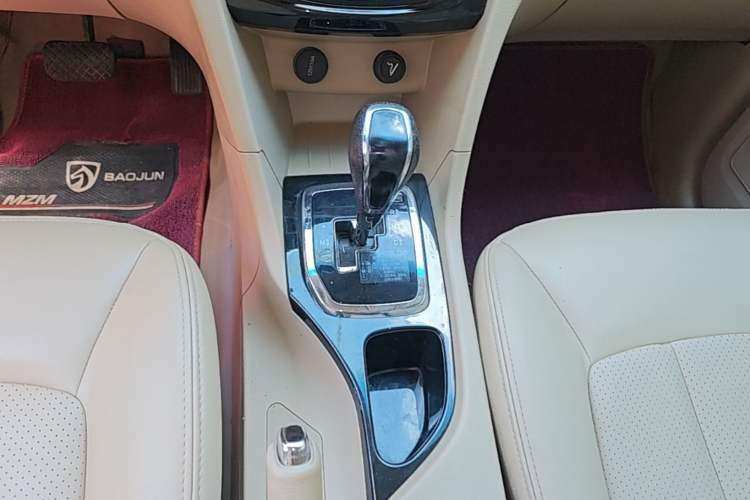Used Baojun 730 2016 1.8L iAMT Luxury Model 7 Seats Gear Lever