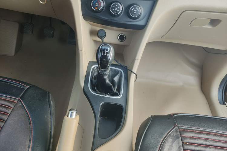 Used Baojun 730 2016 1.5L Manual Standard Version 7 Seats Gear Lever