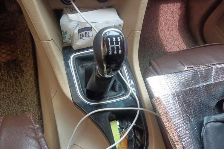 Used Baojun 730 2016 1.5L Manual Standard Version 7 Seats Gear Lever