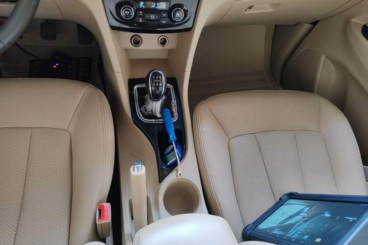 Used Baojun 730 2016 1.8L Manual Luxury Edition 7 Seats Gear Lever