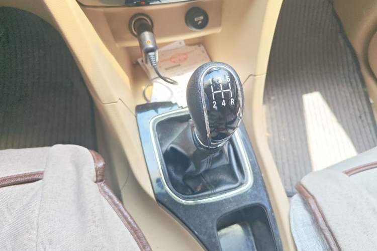 Used Baojun 730 2016 1.5L Manual Comfort Version 7 Seats China V Emission Standard Gear Lever