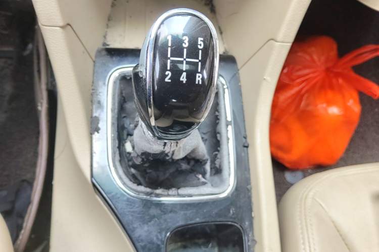 Used Baojun 730 2016 1.5L Manual Luxury Edition 7 Seats Gear Lever