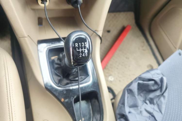 Used Baojun 730 2016 1.5L Manual Luxury Edition 7 Seats Gear Lever
