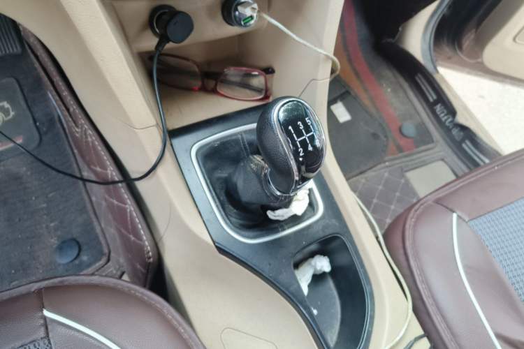 Used Baojun 730 2016 Revised 1.5L Manual Standard Version 7 Seats China V Emission Standard Gear Lever