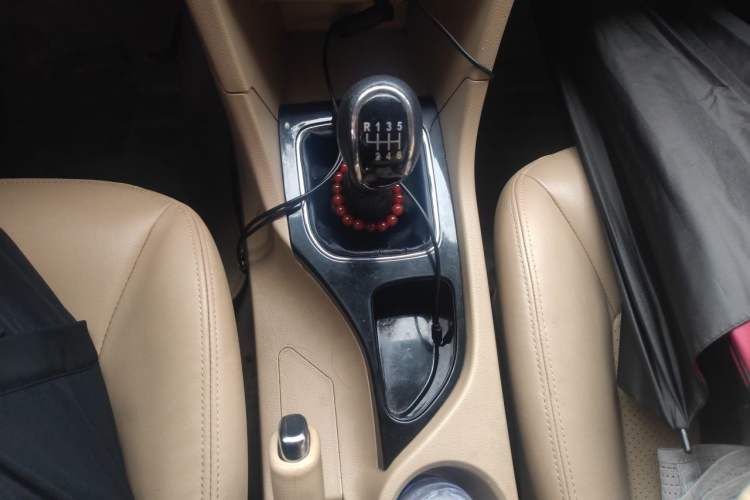 Used Baojun 730 2016 1.5T Manual Comfort Version 7 Seats Gear Lever