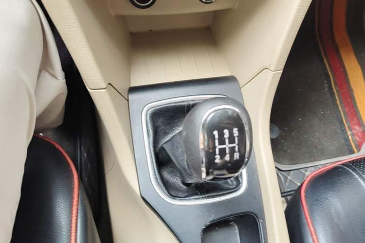 Used Baojun 730 2016 Revised 1.5L Manual Standard Version 7 Seats China V Emission Standard Gear Lever