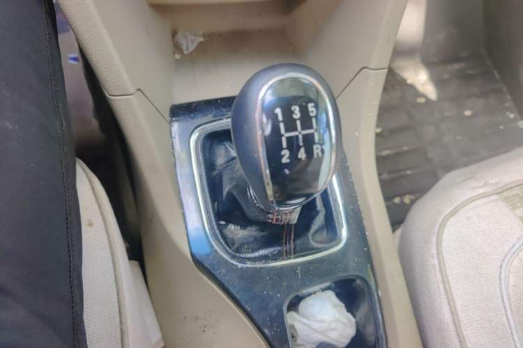 Used Baojun 730 2016 1.5L Manual Comfort Version 7 Seats China V Emission Standard Gear Lever