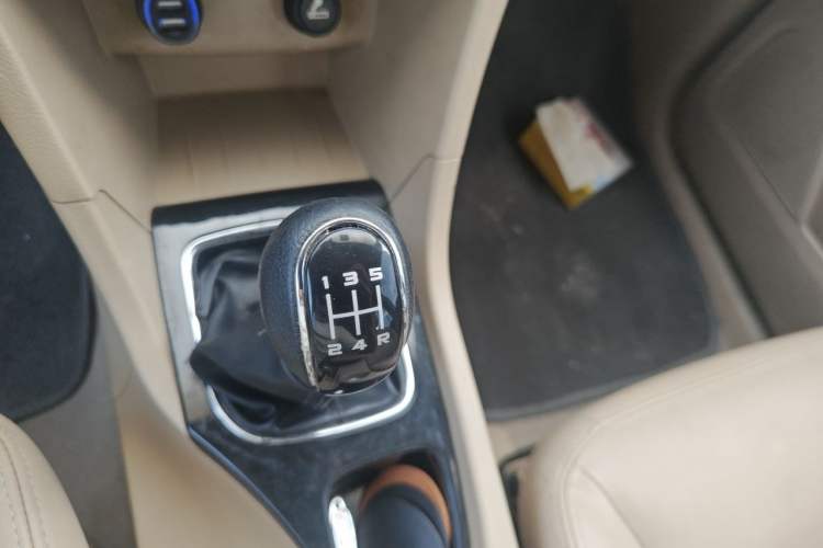 Used Baojun 730 2016 1.8L Manual Comfort Version 7 Seats Gear Lever