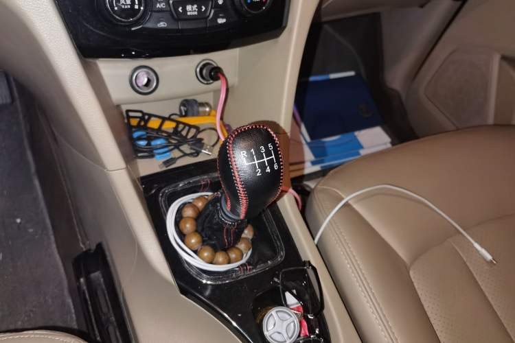 Used Baojun 730 2016 1.5T Manual Luxury Edition 7 Seats Gear Lever
