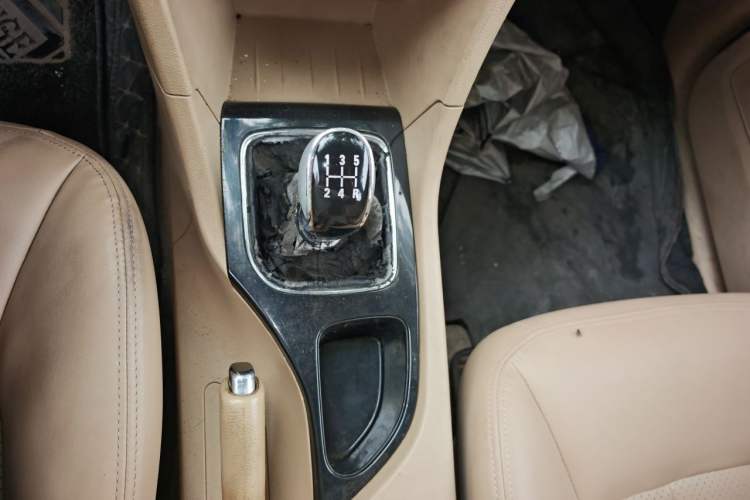 Used Baojun 730 2016 1.5L Manual Comfort Version 7 Seats China V Emission Standard Gear Lever