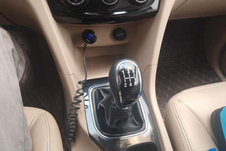 Used Baojun 730 2016 1.5L Manual Comfort Version 7 Seats China V Emission Standard Gear Lever