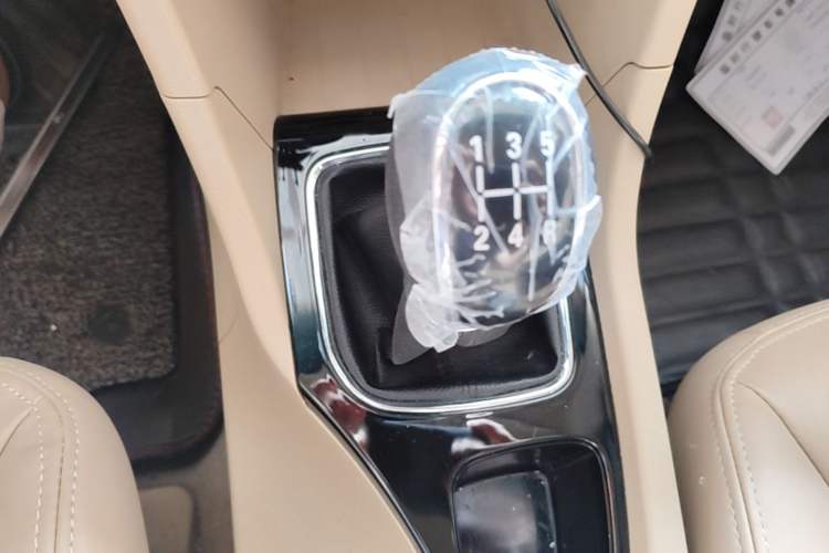 Used Baojun 730 2016 1.5L Manual Comfort Version 7 Seats China V Emission Standard Gear Lever