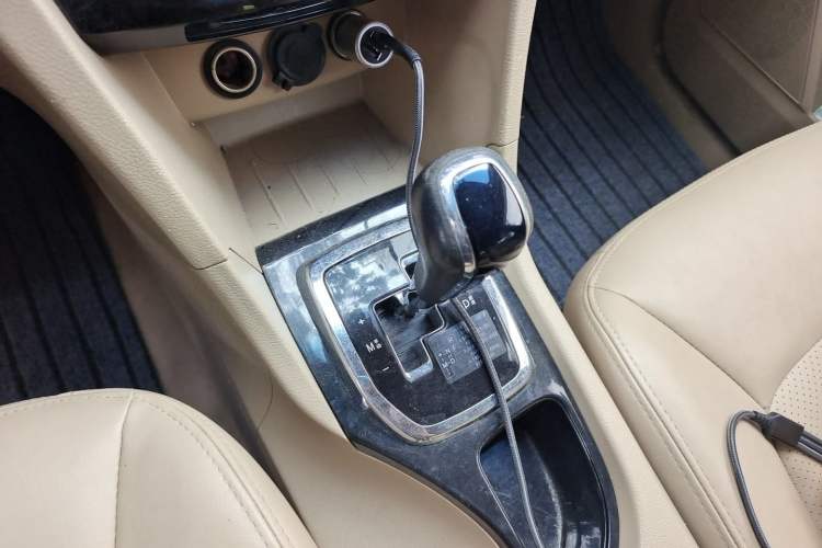 Used Baojun 730 2016 1.8L iAMT Comfort Version 7 Seats Gear Lever