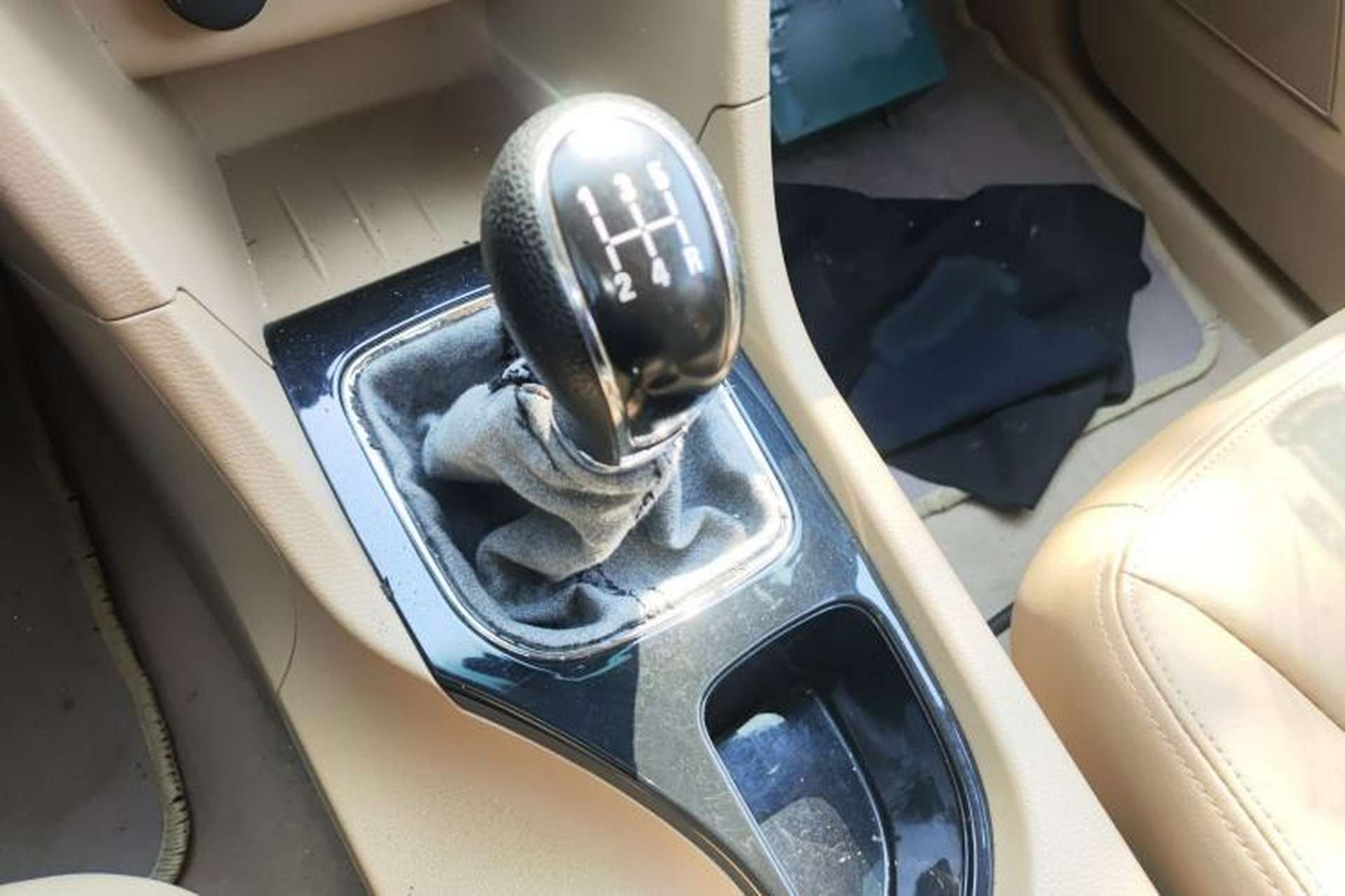 Used Baojun 730 2016 1.5L Manual Comfort Version 7 Seats China V Emission Standard Gear Lever
