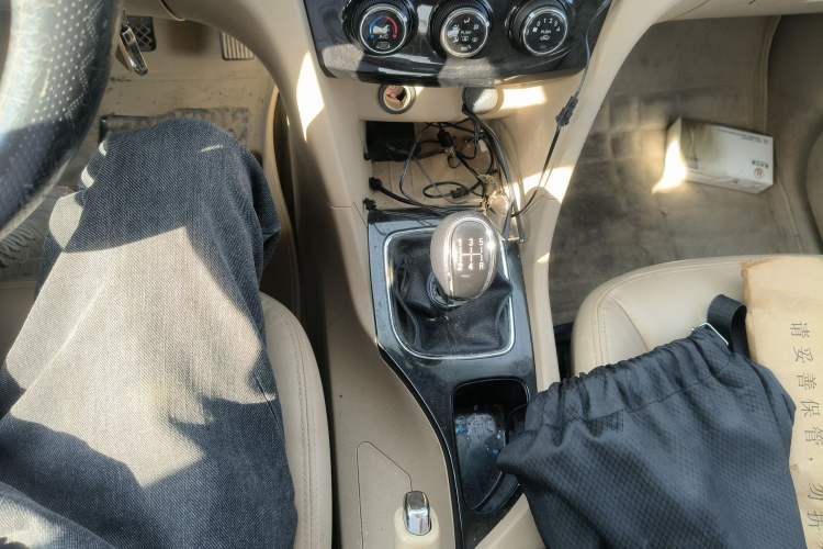 Used Baojun 730 2016 1.5L Manual Comfort Version 7 Seats China V Emission Standard Gear Lever