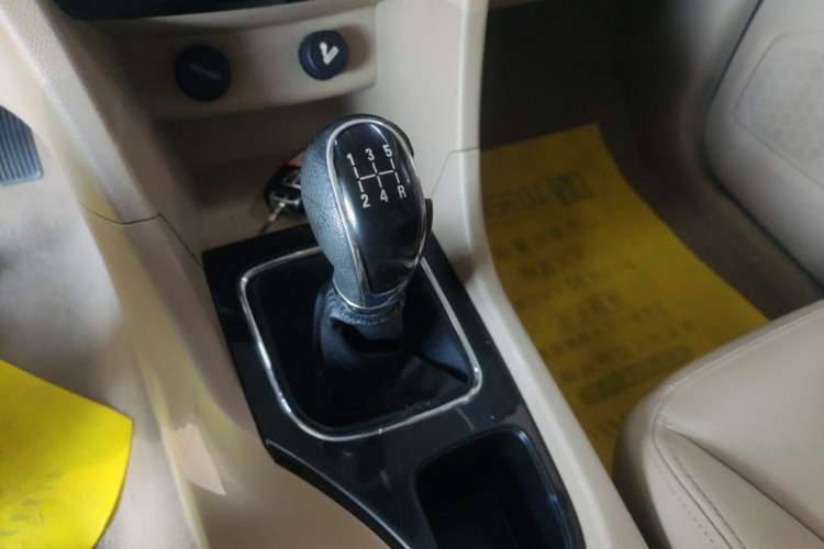 Used Baojun 730 2016 1.5L Manual Comfort Version 7 Seats China V Emission Standard Gear Lever