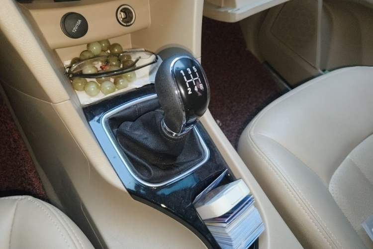 Used Baojun 730 2016 1.5L Manual Comfort Version 7 Seats China V Emission Standard Gear Lever