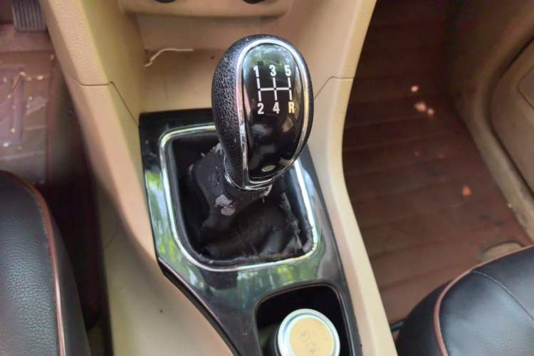 Used Baojun 730 2016 1.5L Manual Comfort Version 7 Seats China V Emission Standard Gear Lever