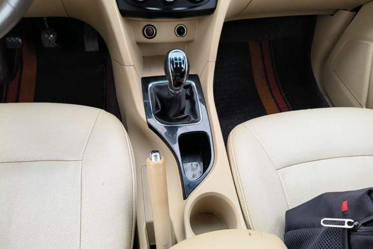 Used Baojun 730 2016 Revised 1.5L Manual Standard Version 7 Seats China V Emission Standard Gear Lever