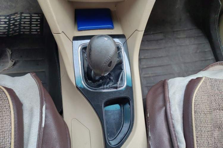 Used Baojun 730 2016 1.5L Manual Comfort Version 7 Seats China V Emission Standard Gear Lever