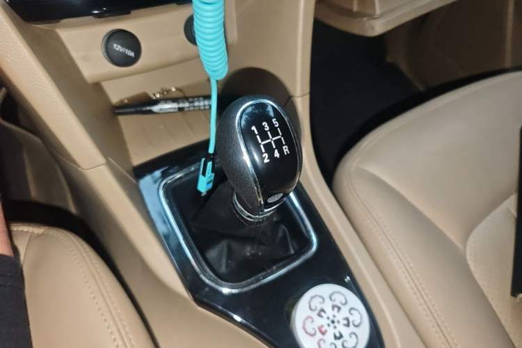 Used Baojun 730 2016 1.5L Manual Comfort Version 7 Seats China V Emission Standard Gear Lever