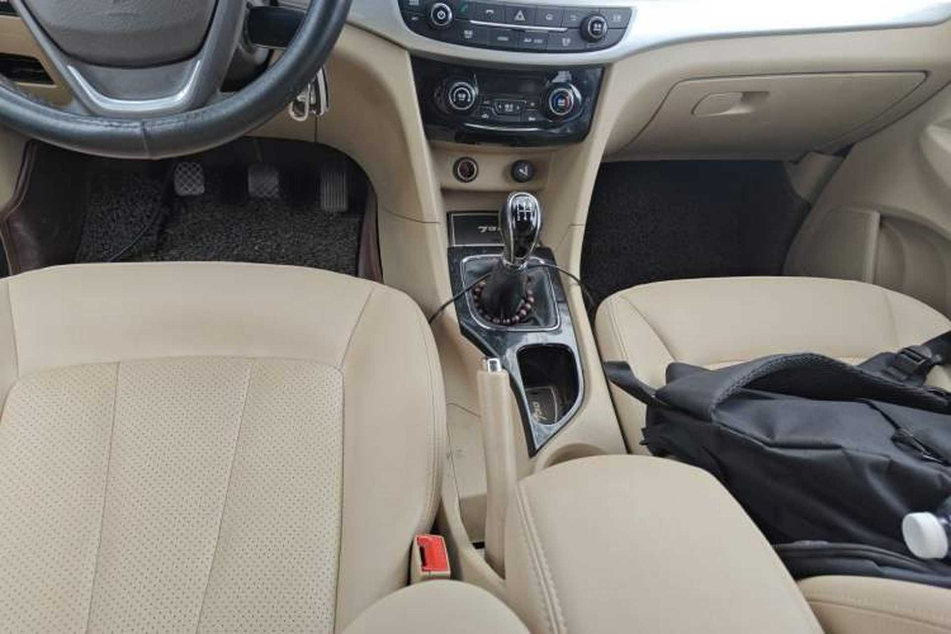 Used Baojun 730 2016 1.5L Manual Luxury Edition 7 Seats Gear Lever