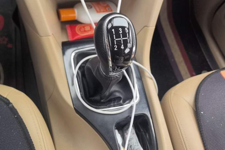 Used Baojun 730 2016 1.5L Manual Luxury Edition 7 Seats Gear Lever