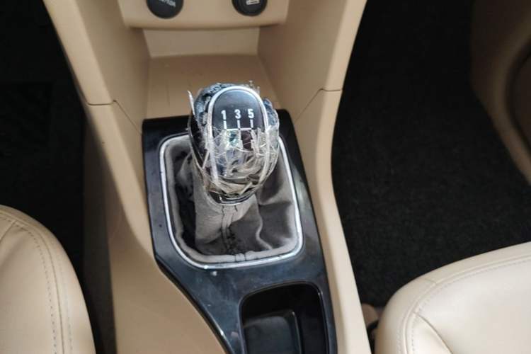 Used Baojun 730 2016 1.5L Manual Comfort Version 7 Seats China V Emission Standard Gear Lever