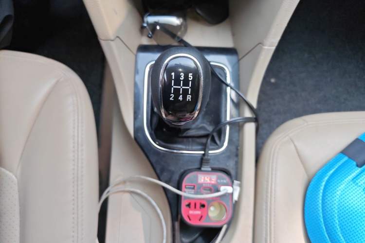 Used Baojun 730 2016 1.5L Manual Luxury Edition 7 Seats Gear Lever