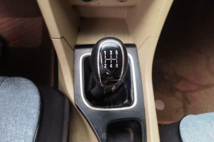 Used Baojun 730 2016 Revised 1.5L Manual Standard Version 7 Seats China V Emission Standard Gear Lever