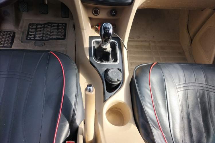 Used Baojun 730 2016 1.5L Manual Value Edition 7 Seats China V Emission Standard Gear Lever
