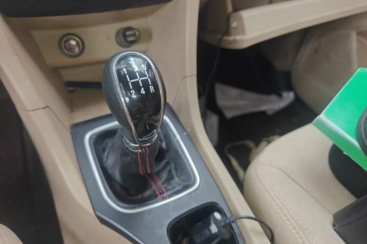 Used Baojun 730 2016 Revised 1.5L Manual Standard Version 7 Seats China V Emission Standard Gear Lever