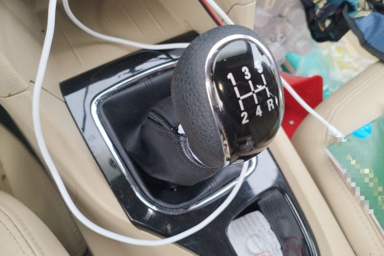 Used Baojun 730 2016 1.5L Manual Comfort Version 7 Seats China V Emission Standard Gear Lever