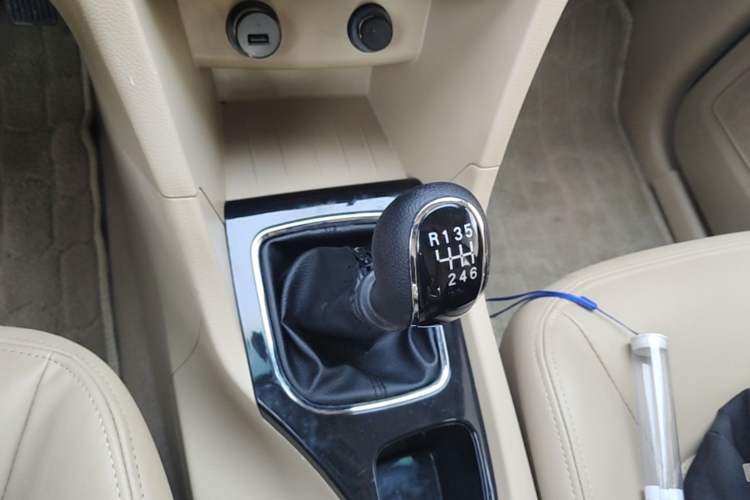 Used Baojun 730 2016 1.5T Manual Comfort Version 7 Seats Gear Lever