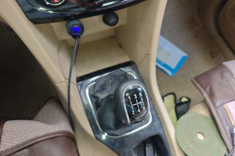 Used Baojun 730 2016 1.5L Manual Comfort Version 7 Seats China V Emission Standard Gear Lever