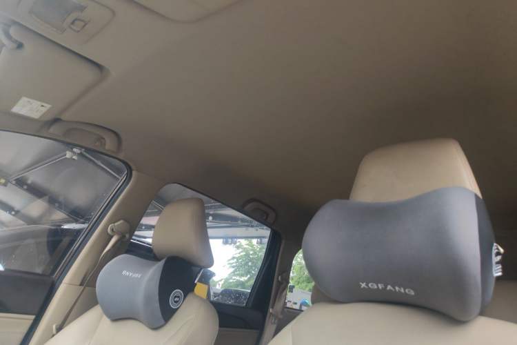 Used Baojun 730 2016 1.5T Manual Comfort Version 7 Seats Headliner