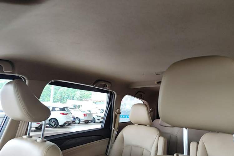 Used Baojun 730 2016 1.5L Manual Comfort Version 7 Seats China V Emission Standard Headliner