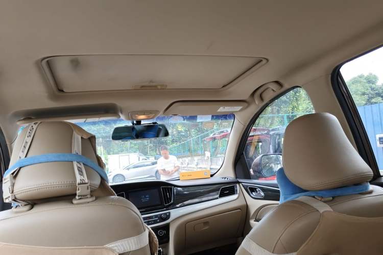 Used Baojun 730 2016 1.8L iAMT Luxury Model 7 Seats Headliner