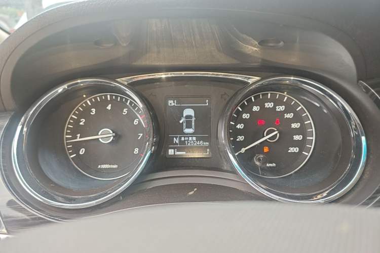 Used Baojun 730 2016 1.8L iAMT Luxury Model 7 Seats Instrument Cluster