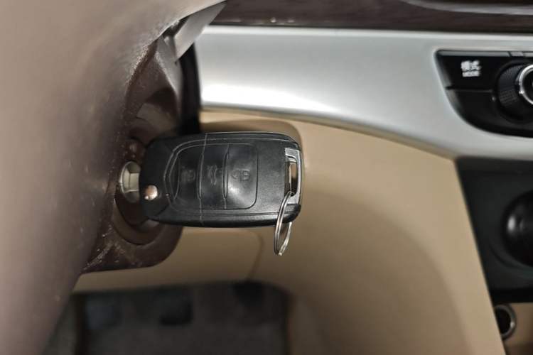 Used Baojun 730 2016 1.5L Manual Standard Version 7 Seats Interior 1